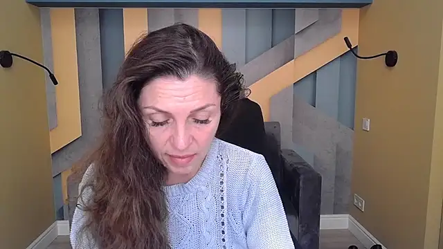 Snapshot of EllaLong chatting on 22, 10, 2025 EllaLong online show from 22, 10, 2025