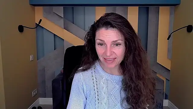 Snapshot of EllaLong chatting on 24, 10, 2025 EllaLong online show from 24, 10, 2025