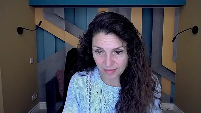 Snapshot of EllaLong chatting on 25, 10, 2025 EllaLong online show from 25, 10, 2025