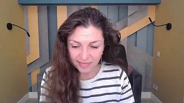 Snapshot of EllaLong chatting on 31, 10, 2025 EllaLong online show from 31, 10, 2025