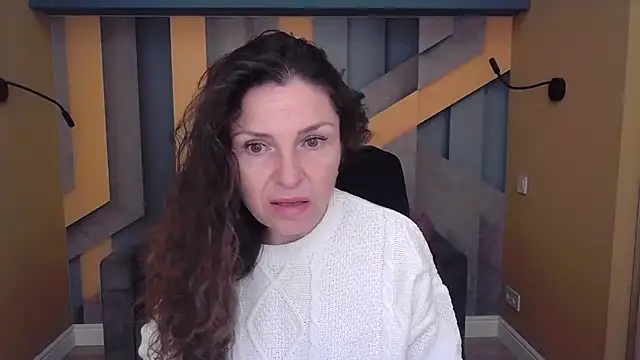 Snapshot of EllaLong chatting on 4, 11, 2025 EllaLong online show from 4, 11, 2025