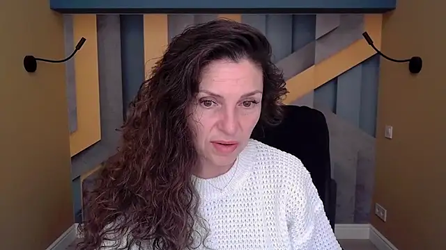 Snapshot of EllaLong chatting on 11, 11, 2025 EllaLong online show from 11, 11, 2025