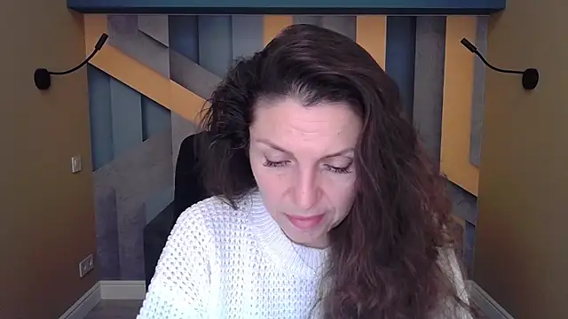 Snapshot of EllaLong chatting on 12, 11, 2025 EllaLong online show from 12, 11, 2025