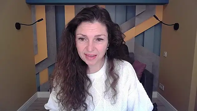 Snapshot of EllaLong chatting on 19, 11, 2025 EllaLong online show from 19, 11, 2025