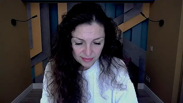 Snapshot of EllaLong chatting on 21, 11, 2025 EllaLong online show from 21, 11, 2025