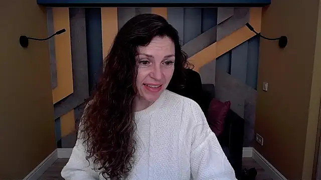 Snapshot of EllaLong chatting on 22, 11, 2025 EllaLong online show from 22, 11, 2025