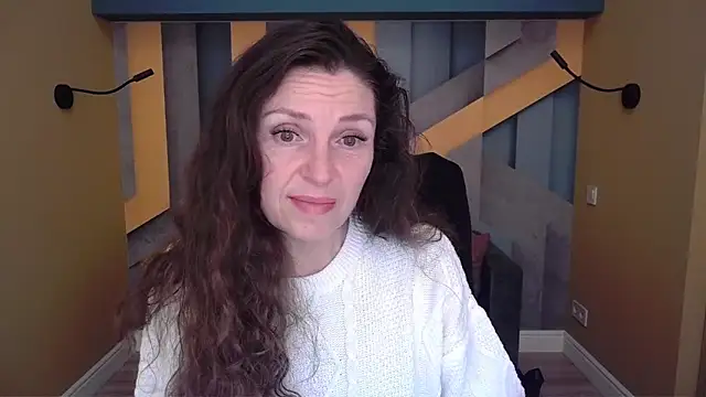 Snapshot of EllaLong chatting on 25, 11, 2025 EllaLong online show from 25, 11, 2025