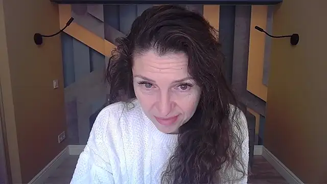 Snapshot of EllaLong chatting on 30, 11, 2025 EllaLong online show from 30, 11, 2025