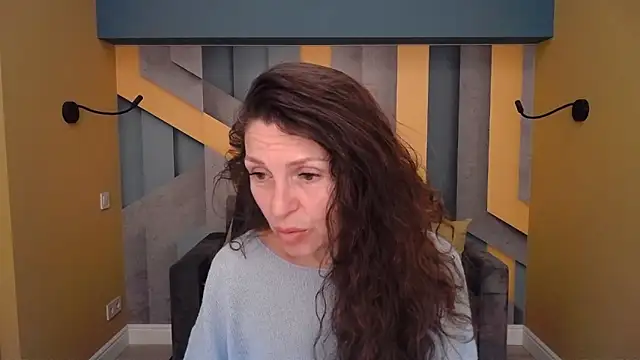 Snapshot of EllaLong chatting on 25, 4, 2026 EllaLong online show from 25, 4, 2026