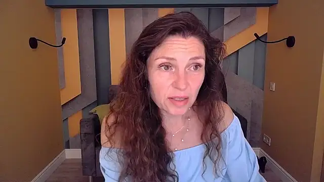 Snapshot of EllaLong chatting on 26, 5, 2026 EllaLong online show from 26, 5, 2026