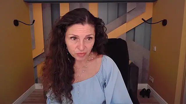 Snapshot of EllaLong chatting on 5, 6, 2026 EllaLong online show from 5, 6, 2026