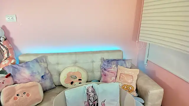 tinysara online show from 4, 4, 2026