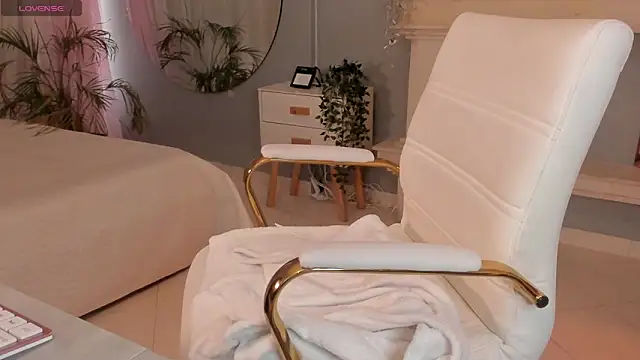 scarlet miller1 online show from 21, 11, 2025