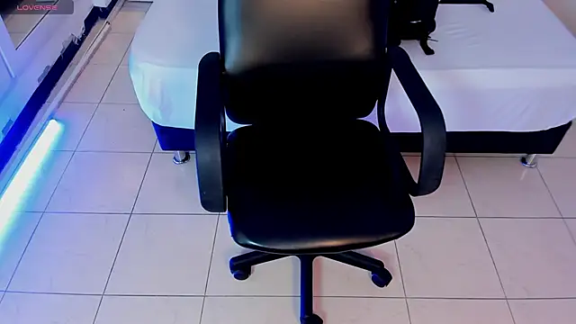 charlottewhitte online show from 14, 2, 2026