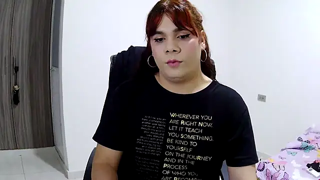 Snapshot of Violetacam_05 chatting on 31, 10, 2025 Violetacam 05 online show from 31, 10, 2025