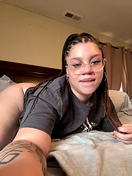 QueenNuttCollector online show from 13, 12, 2025