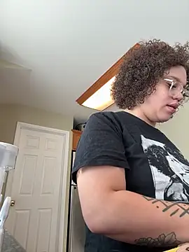 QueenNuttCollector online show from 3, 2, 2026