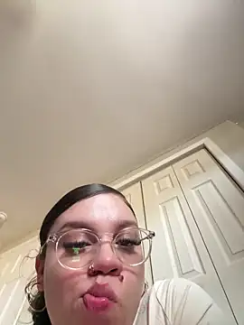 QueenNuttCollector online show from 22, 3, 2026