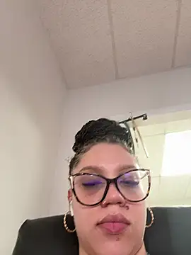 QueenNuttCollector online show from 27, 5, 2026