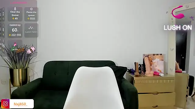 Snapshot of HOTBLACKANDWHITE2 chatting on 5, 2, 2025 HOTBLACKANDWHITE2 online show from 5, 2, 2025