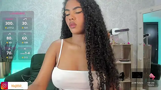 Snapshot of HOTBLACKANDWHITE2 chatting on 3, 11, 2025 HOTBLACKANDWHITE2 online show from 3, 11, 2025