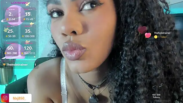 Snapshot of HOTBLACKANDWHITE2 chatting on 16, 11, 2025 HOTBLACKANDWHITE2 online show from 16, 11, 2025