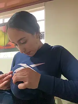 Vaiolet a online show from 12, 3, 2025