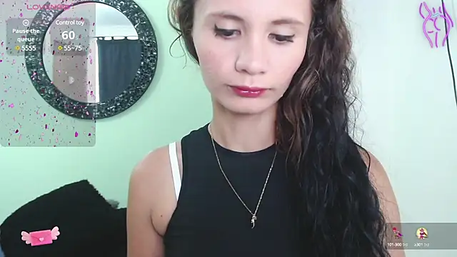 Snapshot of Sofia_Franco_ chatting on 4, 2, 2025 Sofia Franco online show from 4, 2, 2025
