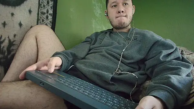 Snapshot of sweet_cock28 chatting on 25, 10, 2025 sweet cock28 online show from 25, 10, 2025