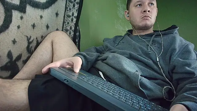 Snapshot of sweet_cock28 chatting on 27, 10, 2025 sweet cock28 online show from 27, 10, 2025