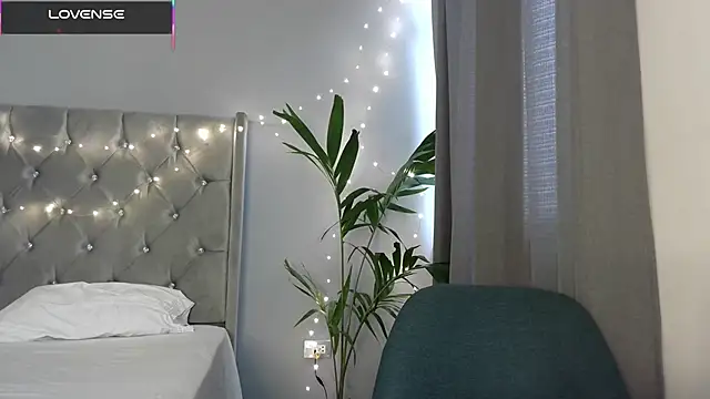 mini kunis online show from 4, 11, 2025