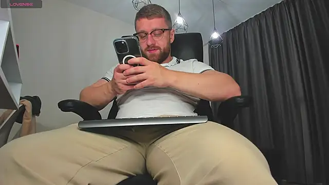 Findom guy online show from 23, 11, 2025