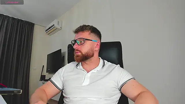 Findom guy online show from 5, 3, 2026