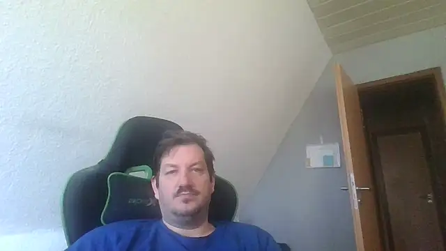 Snapshot of Golffahrer1982 chatting on 19, 10, 2025 Golffahrer1982 online show from 19, 10, 2025