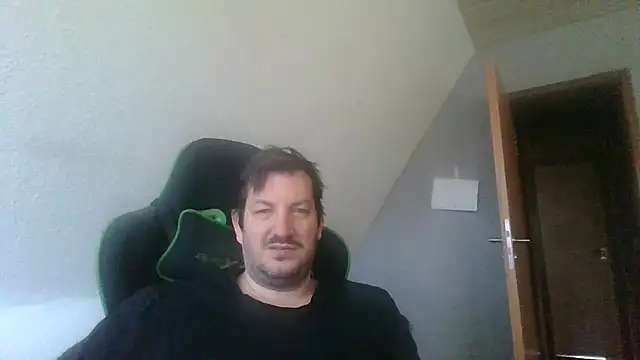 Snapshot of Golffahrer1982 chatting on 4, 11, 2025 Golffahrer1982 online show from 4, 11, 2025