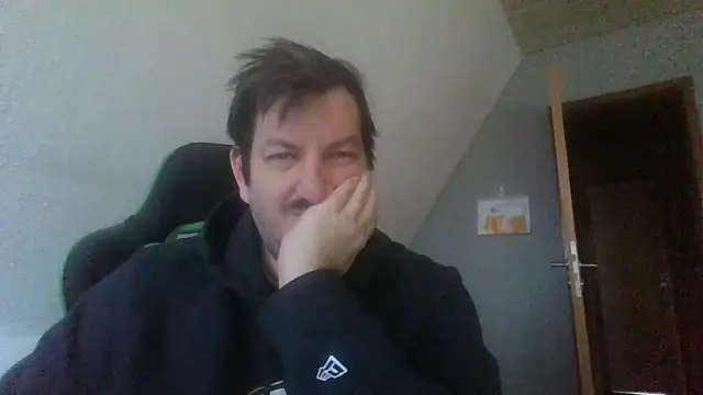 Snapshot of Golffahrer1982 chatting on 8, 11, 2025 Golffahrer1982 online show from 8, 11, 2025