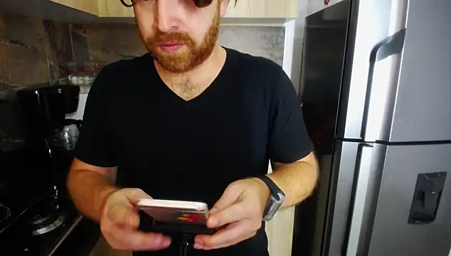 Snapshot of michacosio chatting on 8, 3, 2025 michacosio online show from 8, 3, 2025