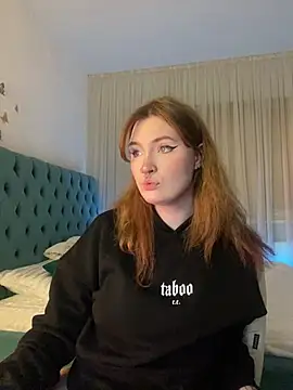 Snapshot of _Chlo__e chatting on 8, 2, 2025 Chlo e online show from 8, 2, 2025