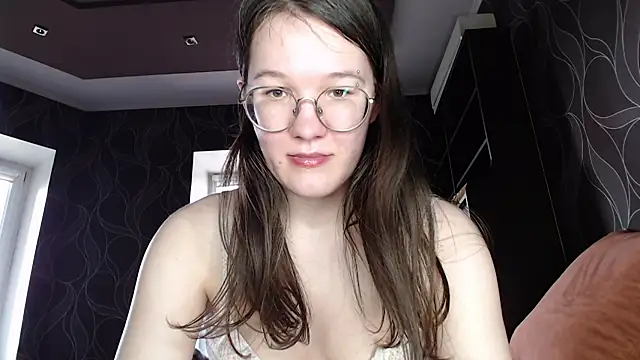 Snapshot of MiriamOr chatting on 10, 3, 2025 MiriamOr online show from 10, 3, 2025