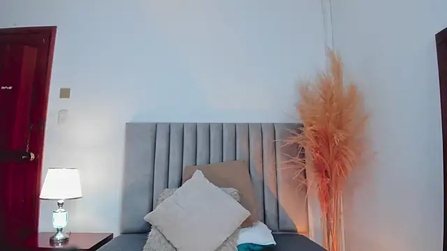 Nina Cavaali online show from 27, 12, 2024