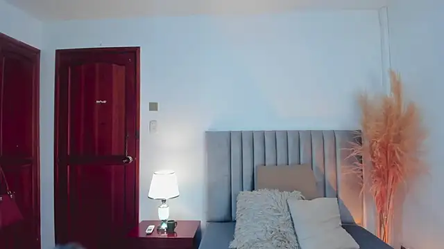 Nina Cavaali online show from 28, 12, 2024