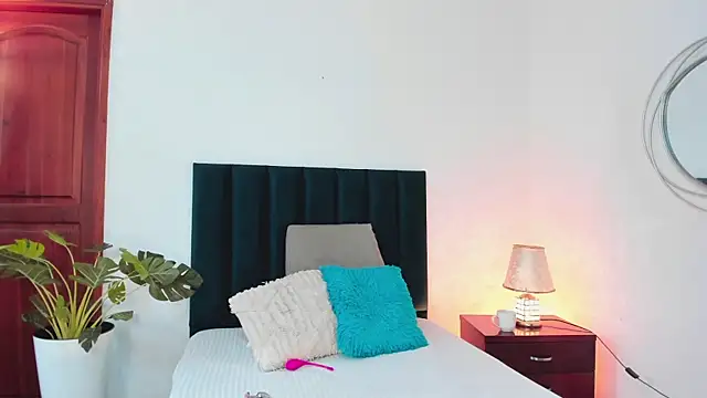 Nina Cavaali online show from 29, 12, 2024