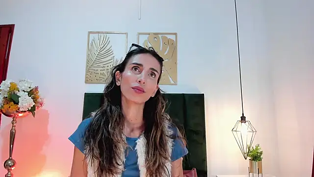 Nina Cavaali online show from 31, 12, 2024