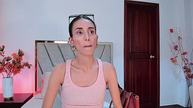 Nina Cavaali online show from 8, 1, 2025