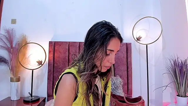 Nina Cavaali online show from 11, 1, 2025