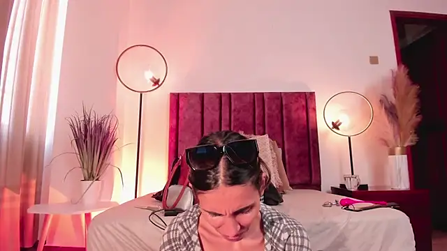 Nina Cavaali online show from 18, 1, 2025