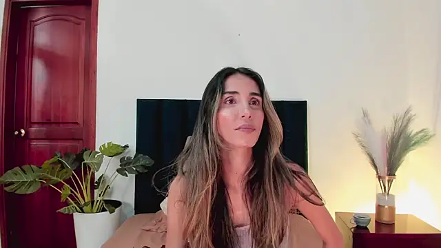 Nina Cavaali online show from 28, 1, 2025