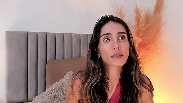 Nina Cavaali online show from 4, 2, 2025