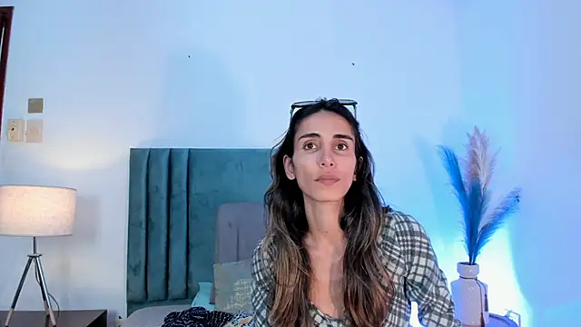 Nina Cavaali online show from 10, 2, 2025