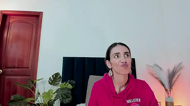 Nina Cavaali online show from 7, 3, 2025